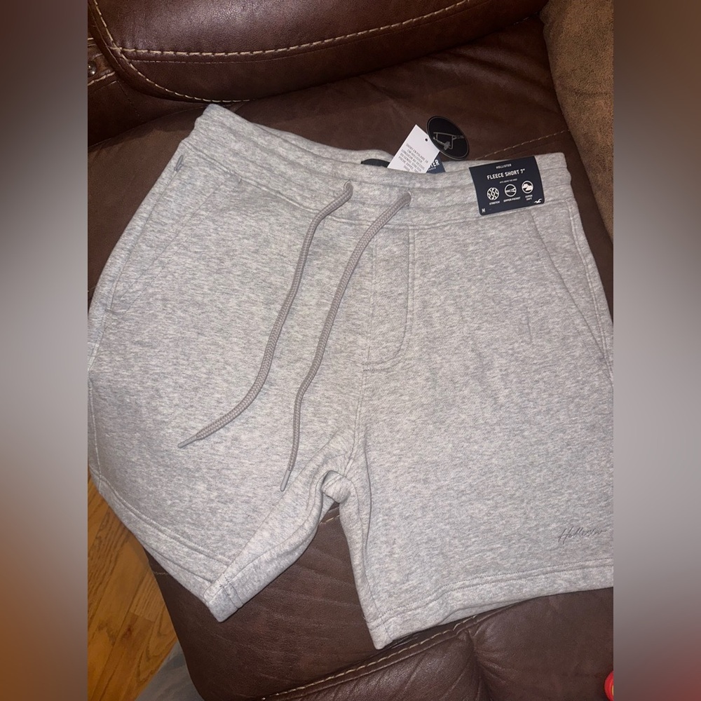 🚨5 pairs of shorts. YES 5🚨Hollister men’s cotton 7’ . Lot of 5 size medium/ FIRM